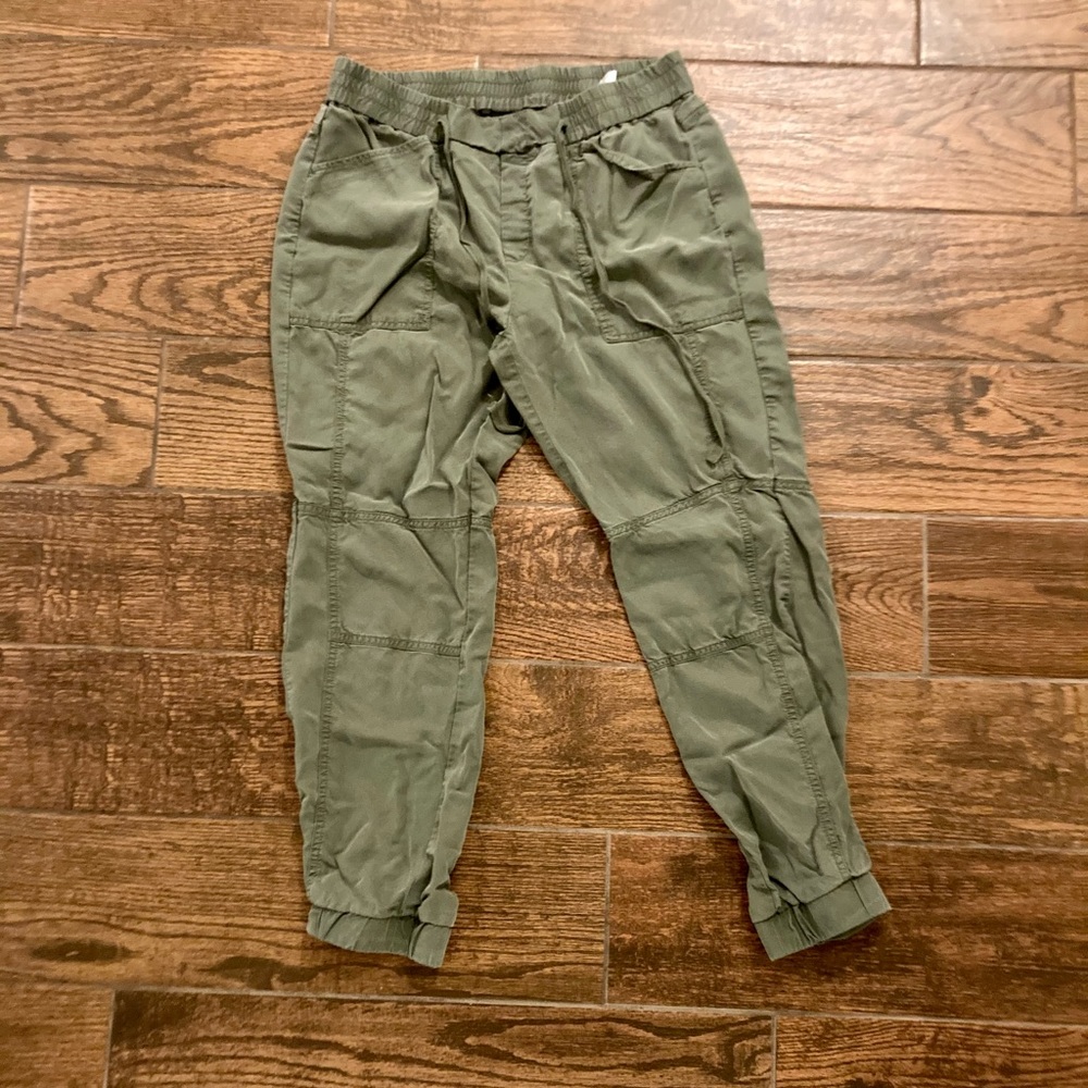Banana Republic Stretchy Green Cargo Pants
